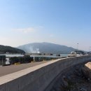 포구와 목선 이미지