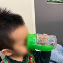 쏟아지는 컵 이미지