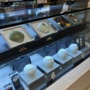 달의케이크 | 서울 케이크맛집/ 여의도 더현대 ‘우나하우스’ 딸기 달항아리 케이크 내돈내산 후기!