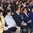 제헌절 경축식 참석한 5당 대표들 이미지