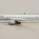 WB 1:200 CATHAY PACIFIC A350-1000 REG.B-LXL 이미지