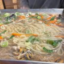 조개에 빠진 칼국수 이미지