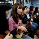 우쿨렐레 악기 연주 이미지