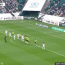 [전북 vs 울산] 보야니지, 동점골 노려봤던 직접 프리킥이 뜨는.....gif 이미지