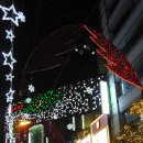 부산 남포동에 설치된 크리스마스츄리의 모습과 함종윤목사님의 용두산공원 꽃시계앞에서 트럼펫연주를 전합니다 이미지
