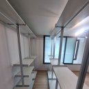 우리시스템 | 아파트 드레스룸 리뉴얼 후기: 무타공 천장 고정 시스템 행거로 변신한 우리 집! &lt;심유경 고객님&gt;