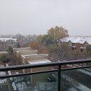 The First Snowfall's Embrace: A Toronto Vignette_첫 눈의 속삭임, 토론토의 창가에서 이미지