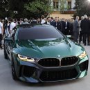 BMW M8 그란쿠페 야외 실사 이미지