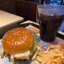 맥도날드 신메뉴 진주 고추 크림치즈 버거 맛 평가 후기 칼로리 맥런치 세트 가격 판매 기간 할인쿠폰 다운