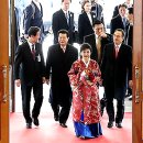 쑥스럽게