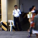 필리핀은 왠 경찰들이 가게마다 다 있을까? 이미지
