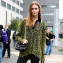 바른 자세 모델 워킹 이미지