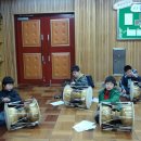 금강초등학교 사물놀이반 수업 모습..... 2010. 2. 3. 이미지