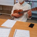 플레이 우쿨렐레 이미지