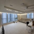 랜드마크PC | 커튼]전농동 래미안 크레시티: ㄱ자 거실의 완벽한 변신! 신혼에서 육아까지 고려한 맞춤 커튼 시공 후기