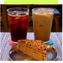 커피 한잔의 여유 바리스타(월) | 오늘N 커피한잔할래요 형제카페 모던한 동생카페 2565회 카페로스팅박스