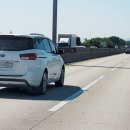 1차로에서 계속 달리는 車… 道路흐름 막는 사고유발車 이미지