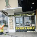 카페 음료와 디저트 | 속초해수욕장 카페 티라노커피 현지인카페 음료와 디저트 포장 후기