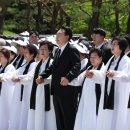 오월에윤 이미지