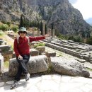 메데스 | 아폴론 신전과 ‘지구의 배꼽’ 옴파로스