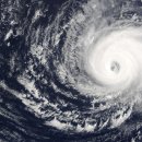 우주정거장 촬영 태풍의 모습 이미지