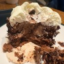 창원역(스타벅스앞) | [스타벅스 창원역DT점] 딸기촉촉초코 생크림케이크 후기