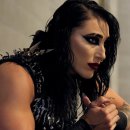넷플릭스 다큐 〈WWE: 언리얼〉 리뷰 – 링 밖의 진짜 이야기
