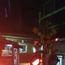 건널목 앞 이미지