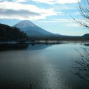 산과호수 이미지