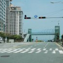 정문 앞 건널목 이미지