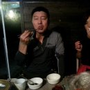 강가에 하얀집 펜션 이미지