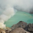 인도네시아 자바섬 카와이젠(Kawah Ijen) 화산의 유황광산 이미지