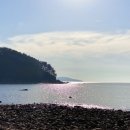 은빛 비치는 돌 이미지