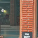 광안리 커피에 진심인 ‘레이크커피바’ ☕️ 강렬한 민트색 바닥에 빠지다!