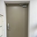 한화/우림 BS | 동탄인테리어필름 동탄우림필유 영림 발렌무디화이트 (PX450-4) 시트지로 현관문 및 붙박이장 리폼 완료