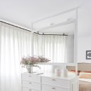 마드리드의 흰색과 내추럴 디자인 아파트 리노베이션 이미지