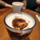 홍대입구역 8번 출구 앞 이미지