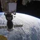 우주 비행사, 국제 우주 정거장에 작은 공기 누출 플러그 이미지