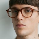 유아이 안경 이미지