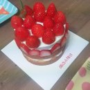 PARIS BAGUETTE | 케이크추천] 생딸기 듬뿍 프레지에 케익 후기 (PARIS BAGUETTE Strawberry Fresh cream Cake Berry...