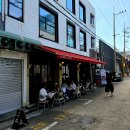우리브영 | 감각적인 저녁을 완성하는 사퀴테리와 와인이 어울리는 성수동 핫플 데이트 맛집 '세스크멘슬'