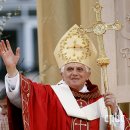 베네딕토 16세 전임교황 선종 이후 보도 들 (2013년 3월 콘클라베를 하게 하신 분, 영상 포함: 맨 아래) 이미지