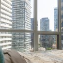 [여자만][다운타운] Yonge &amp; Bloor 고급 콘도 배드룸 8월말 입주 이미지