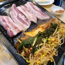 우리동네 찐 맛집-자연석 돌구이 생삼겹살 한우- 직접 담근 김치가 세종류 나오는 집