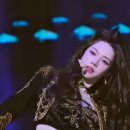 황실헤어코디 - 구미시 | "이건 여왕님의 귀환이다!" 에스파 카리나, 블랙 앤 골드 제복풍 크롭탑으로 무대 찢어버린 레전드...