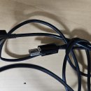 부러진 usb-c 충전단자입니다. (직접 찍은 사진입니다) 이미지