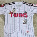 노개1 | 엘지트윈스 X 헬로키티 2025 챔피언 헬로키티 콜라보 캐릭터 우승 유니폼 100 사이즈 구매 후기 ~ ᵔ︡⌔ᵔ︠