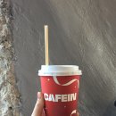 커피먹는 북극곰 | 나트랑 깜란 카페, 현지인들로 북적이는 MZ 감성 커피 맛집 CAFEIN 후기