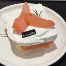[잠실 카페] “투썸플레이스” 송파구청사거리점 | 복숭아 생크림 케이크 먹어본 후기 🍑