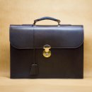 가죽 브리프 케이스 만들기 이미지